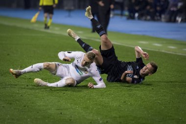 Zagreb, Hırvatistan - 21 Şubat 2019: Uefa Avrupa Ligi 2018 / 2019, Gnk Dinamo vs. Viktoria Plzen. Savaşta Dani Olmo (7) ve Roman Prochazka (6))