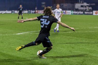 Zagreb, Hırvatistan - 21 Şubat 2019: Uefa Avrupa Ligi 2018 / 2019, Gnk Dinamo vs. Viktoria Plzen. İvan Sunjic (34)) 