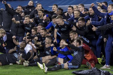 Zagreb, Hırvatistan - 21 Şubat 2019: Uefa Avrupa Ligi 2018 / 2019, Gnk Dinamo vs. Viktoria Plzen. Dinamo oyuncuları zaferi kutluyor
