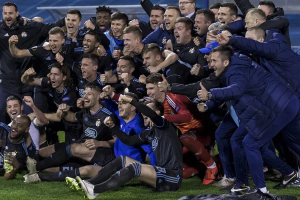 Zagreb, Hırvatistan - 21 Şubat 2019: Uefa Avrupa Ligi 2018 / 2019, Gnk Dinamo vs. Viktoria Plzen. Dinamo oyuncuları zaferi kutluyor