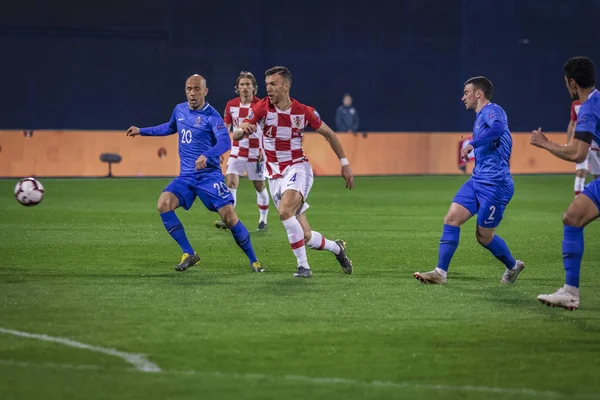 Zagreb, Hırvatistan - 21 Mart 2019: Uefa Euro 2020 Ön eleme turu. Hırvatistan Azerbaycan 'a karşı. İvan Perisiç (4) ve Richard Almeida (20))