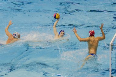 Zagreb, Hırvatistan - Nisan 05, 2019: Fina Water Polo Dünya Ligi 2019. İtalya Rusya 'ya karşı. Eylemde Vasilev İvan (3) şutunu atıyor