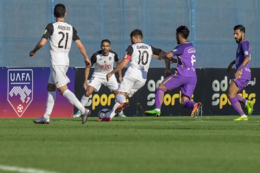 Zagreb, Hırvatistan - 31 Temmuz 2018: Arap Kulüp Şampiyonlar Kupası, Al Ain - Es Setif. Eylemde Abdelmoumene Djabou (10) ve Amer Abdulrahman (6))