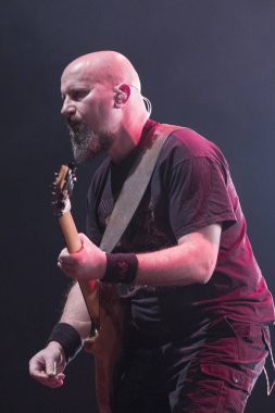 Zagreb, Hırvatistan - 02 Mart 2018: Ünlü Hırvat Punk grubu Hladno Pivo 'nun 30 yıllık kutlama konseri. Gitarist Zoran Subosic Zoki