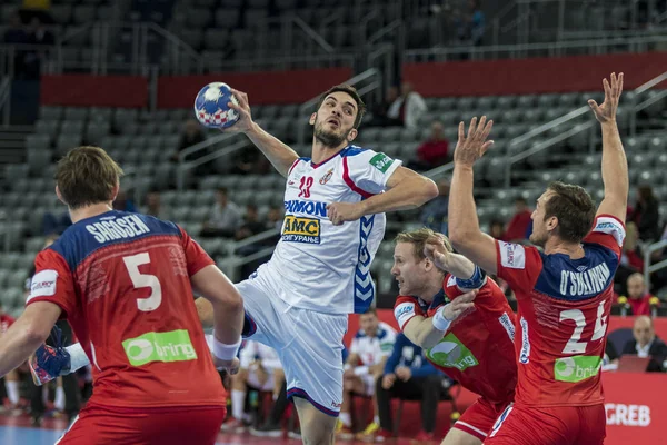 Zagreb, Hırvatistan - 18 Ocak 2018: Avrupa Erkekler Hentbol Şampiyonası, Ehf Euro 2018 ana turu Sırbistan - Norveç maçı 27: 32. Eylemde Petar Nenadiç (13)