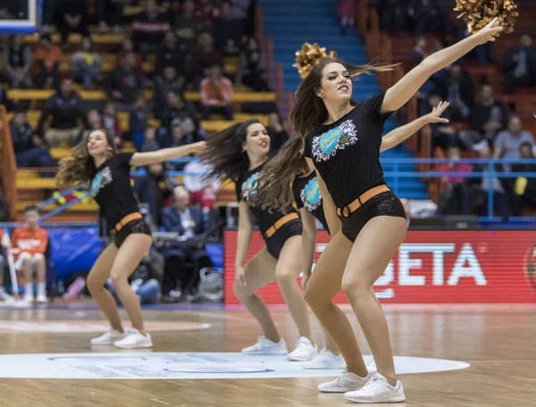Zagreb Croazia Marzo 2018 Cheerleader Cedevitas Esibiscono Durante Partita Basket — Foto Stock