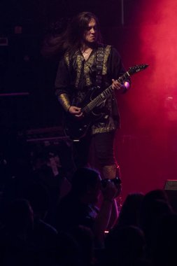 Zagreb, Hırvatistan - 05 Mart 2018: Rus Symphonic Metal grubu Imperial Age sahnede. Gitarist Pavel Vredes Maryashin