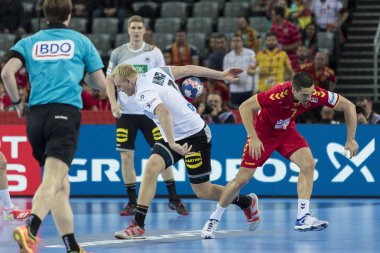Zagreb, Hırvatistan - 17 Ocak 2018: Avrupa Erkekler Hentbol Şampiyonası, Ehf Euro 2018 ana tur Almanya - Fyr Makedonya 25: 25. Eylemde Patrick Wiencek (7) ve Kiril Lazarov (7))