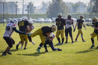Zagreb, Hırvatistan - 07 Ekim 2018: Hırvat futbol ligi, Zagreb Patriots ve Saraybosna Spartalılar arasındaki ilk tur maç (30: 6). Futbolcular iş başında