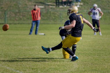 Zagreb, Hırvatistan - 07 Ekim 2018: Hırvat futbol ligi, Zagreb Patriots ve Saraybosna Spartalılar arasındaki ilk tur maç (30: 6). Futbolcular iş başında