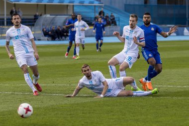 Zagreb, Hırvatistan - Nisan 04, 2018: Gnk Dinamo ile Hnk Rijeka arasındaki Hırvatistan Birinci Futbol Ligi maçı. Eylemde Hilal Soudani (2) ve Tomislav Turcin (13)) 