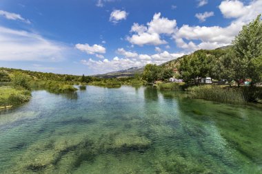 Zrmanja Nehri Kanyonu. River Zrmanja film Winnetou ve Hırvatistan'da da ünlü rafting yeri ünlü filme konumu