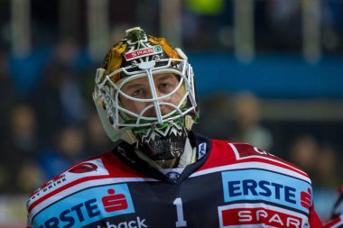 Zagreb, Hırvatistan - 20 Mart 2018: Medvescak Zagreb ile Black Wings Lintz arasındaki Ebel buz hokeyi ligi maçı. Medvescak kalecisi Kevin Carr