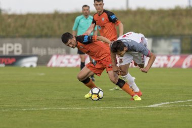 Velika Gorica, Hırvatistan - 13 Mayıs 2018: Gnk Gorica ile Hnk Sibenik arasında oynanan Hırvatistan İkinci Futbol Ligi maçı. Oyuncular iş başında 