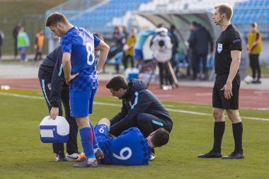 Velika Gorica, Hırvatistan - 27 Mart 2018: Avrupa 21 Yaş Altı Şampiyonası Ön Eleme Turu. Hırvatistan ile Moldova arasında oynanan karşılaşma 4-0. Yaralı Marin Jakolis (9)