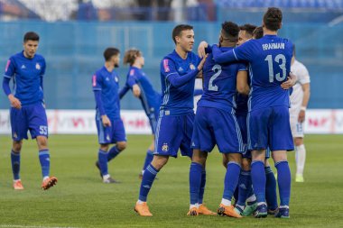Zagreb, Hırvatistan - Nisan 04, 2018: Gnk Dinamo ile Hnk Rijeka arasındaki Hırvatistan Birinci Futbol Ligi maçı. Oyuncular golü kutluyor