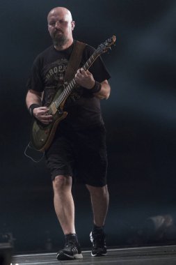 Zagreb, Hırvatistan - 02 Mart 2018: Ünlü Hırvat Punk grubu Hladno Pivo 'nun 30 yıllık kutlama konseri. Gitarist Zoran Subosic Zoki