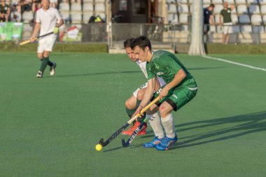 Zagreb, Hırvatistan - 10 Haziran 2018: Hk Zelina ile Hk Tresnjevka arasındaki Hırvat Saha Hokeyi finalleri. Saha Hokeyi oyuncuları iş başında