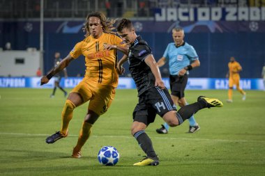 Zagreb, Hırvatistan - 28 Ağustos 2018: Uefa Şampiyonlar Ligi Playoffları, Gnk Dinamo ve Bsc Young Boys. Amer Gojak (14) ve Kevin Mbabu (43)) 