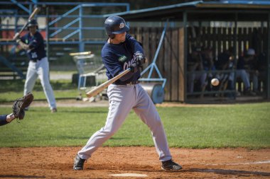Karlovac, Hırvatistan - 26 Mayıs 2018: Euro Interleague Baseball maçı Beyzbol Kulübü Zagreb ile Bk Olimpija 83. Beyzbol vurucu eylem
