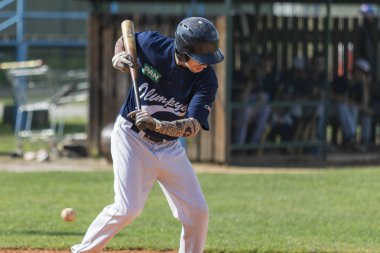 Karlovac, Hırvatistan - 26 Mayıs 2018: Euro Interleague Baseball maçı Beyzbol Kulübü Zagreb ile Bk Olimpija 83. Beyzbol vurucu eylem