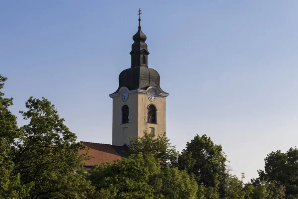 Der Glockenturm Der Kirche Ozalj Kirche Befindet Sich Auf Dem — Stockfoto