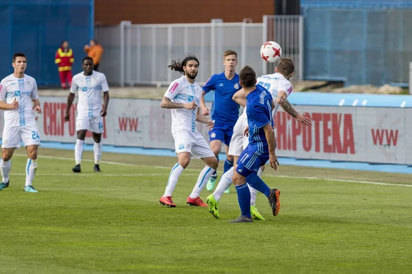 Zagreb, Hırvatistan - Nisan 04, 2018: Gnk Dinamo ile Hnk Rijeka arasındaki Hırvatistan Birinci Futbol Ligi maçı. Oyuncular iş başında  