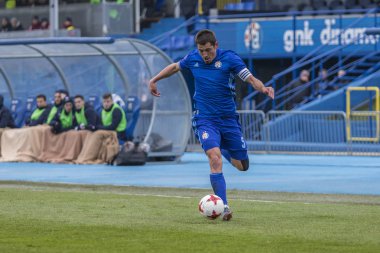 Zagreb, Hırvatistan - 18 Şubat 2018: Gnk Dinamo, Hnk Hajduk 'a karşı Hırvatistan' ın ilk futbol ligi maçı. Eylemde Arijan Ademi (5)
