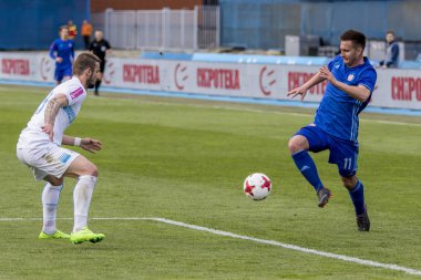 Zagreb, Hırvatistan - Nisan 04, 2018: Gnk Dinamo ile Hnk Rijeka arasındaki Hırvatistan Birinci Futbol Ligi maçı. Oyuncular iş başında