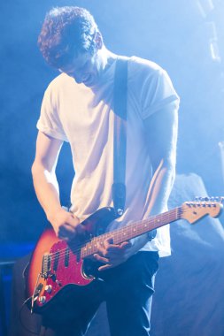 Zagreb, Hırvatistan - 17 Nisan 2018: İngiltere 'den Drift rock grubu Zagreb' deki Culture Factory 'de (Tvornica Kulture) sahne aldı. Daniel Young (gitar) sahnede 