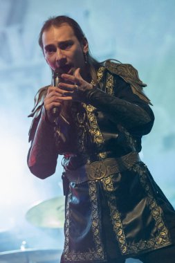 Zagreb, Hırvatistan - 05 Mart 2018: Rus Symphonic Metal grubu Imperial Age sahnede. Tenor şarkıcısı Alexander Aor Osipov