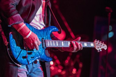 Zagreb, Hırvatistan - 09 Mart 2018: Amerikan rock grubu Toto, 40 Trips Around The Sun Tour 'da. Steve Lukather rock grubu Toto 'nun gitaristi