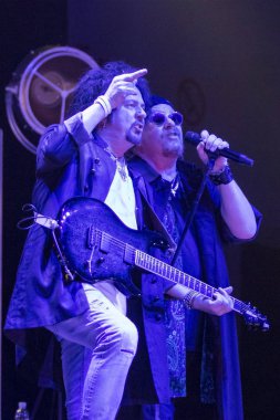 Zagreb, Hırvatistan - 09 Mart 2018: Amerikan rock grubu Toto, 40 Trips Around The Sun Tour 'da. Toto rock grubunun Joseph Williams şarkıcısı