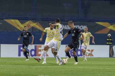 Zagreb, Hırvatistan - 20 Eylül 2018: Uefa Avrupa Ligi 2018 / 2019, Gnk Dinamo vs. Sk Fenerbahçe. Savaşta Dani Olmo (7) ve Diego Reyes (23))