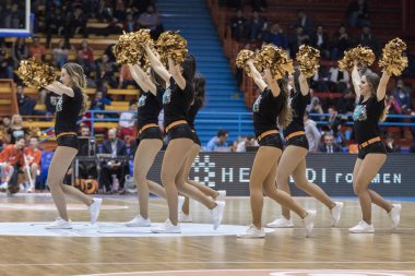 Zagreb, Hırvatistan - 25 Mart 2018: Aba Ligi 'nde oynanan basketbol maçında Cedevitas ponpon kızları sahne aldı