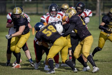 Zagreb, Hırvatistan - 07 Ekim 2018: Hırvat futbol ligi, Zagreb Patriots ve Saraybosna Spartalılar arasındaki ilk tur maç (30: 6). Futbolcular iş başında