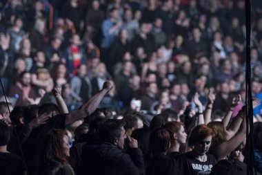 Zagreb, Hırvatistan - 02 Mart 2018: Ünlü Hırvat Punk grubu Hladno Pivo 'nun 30 yıllık kutlama konseri. Konserde kalabalık