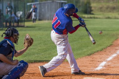 Karlovac, Hırvatistan - 26 Mayıs 2018: Euro Interleague Baseball maçı Beyzbol Kulübü Zagreb ile Bk Olimpija 83. Beyzbol vurucu eylem