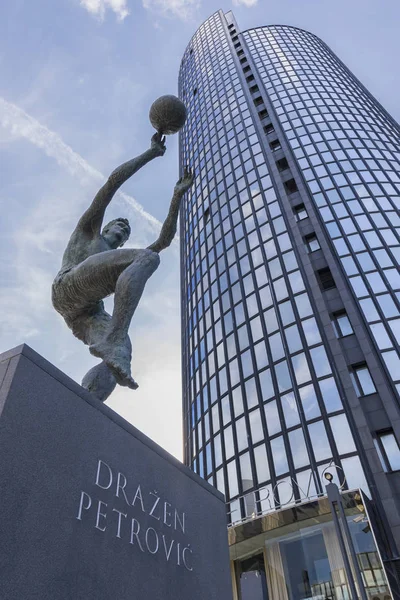 Zagreb Croacia Mayo 2018 Monumento Famoso Jugador Baloncesto Croata Drazen —  Fotos de Stock