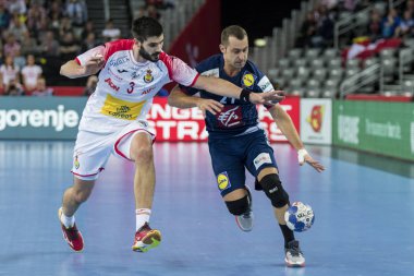 Zagreb, Hırvatistan - 17 Ocak 2018: Avrupa Erkekler Hentbol Şampiyonası, Ehf Euro 2018 Yarı final Fransa-İspanya maçı 23: 27. Michael Guigou (21) ve Eduardo Gurbindo Martinez (3))