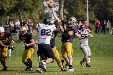 Zagreb, Hırvatistan - 07 Ekim 2018: Hırvat futbol ligi, Zagreb Patriots ve Saraybosna Spartalılar arasındaki ilk tur maç (30: 6). Futbolcular iş başında