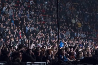 Zagreb, Hırvatistan - 02 Mart 2018: Ünlü Hırvat Punk grubu Hladno Pivo 'nun 30 yıllık kutlama konseri. Konserde kalabalık