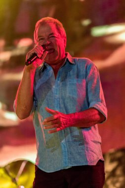 Zagreb, Hırvatistan - 16 Mayıs 2017: Deep Purple vokalisti Ian Gillan, Arena Zagreb 'deki The Long Goodbye turnesinde sahnede.