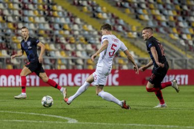 Rijeka, Hırvatistan - 12 Ekim 2018: Uefa Uluslar Ligi maçı Hırvatistan - İngiltere. Eylem John Stones (5) ve Ante Rebic (18))