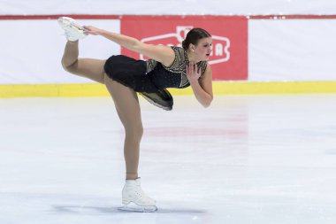 Zagreb, Hırvatistan - 08 Aralık 2017: Zagreb 'de artistik patinaj yarışması Golden Spin. Colette Coco Kaminski, Polonya