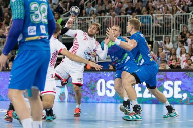 Zagreb, Hırvatistan - 28 Ekim 2017: Hırvatistan ve Slovenya 'nın ulusal temsilcisi arasında dostça bir hentbol maçı. Luka Cindriç (33) görev başında