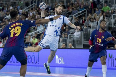 Zagreb, Hırvatistan - 23 Kasım 2017: Ehf Velux Şampiyonlar Ligi PD Zagreb - Fc Barcelona Lassa. Damir Bicaniç (77) golü atıyor
