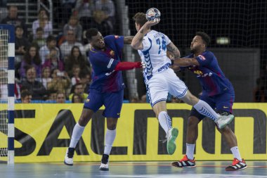 Zagreb, Hırvatistan - 23 Kasım 2017: Ehf Velux Şampiyonlar Ligi PD Zagreb - Fc Barcelona Lassa. Mario Vuglac (74) gol atıyor