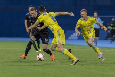 Zagreb, Hırvatistan - 14 Ağustos 2018: Uefa Şampiyonları Leauge eleme turu. Gnk Dinamo, Fc Astana 'ya karşı. Görev sırasında Mislav Orsiç (99) ve Antonio Rukavina (2))