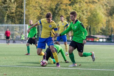 Zagreb, Hırvatistan - 07 Ekim 2017: Üçüncü Hırvat futbol ligi Nk Maksimir vs. Vrapce. Topla koşan oyuncu